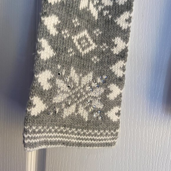 cute winter pattern scarf - Picture 2 of 4